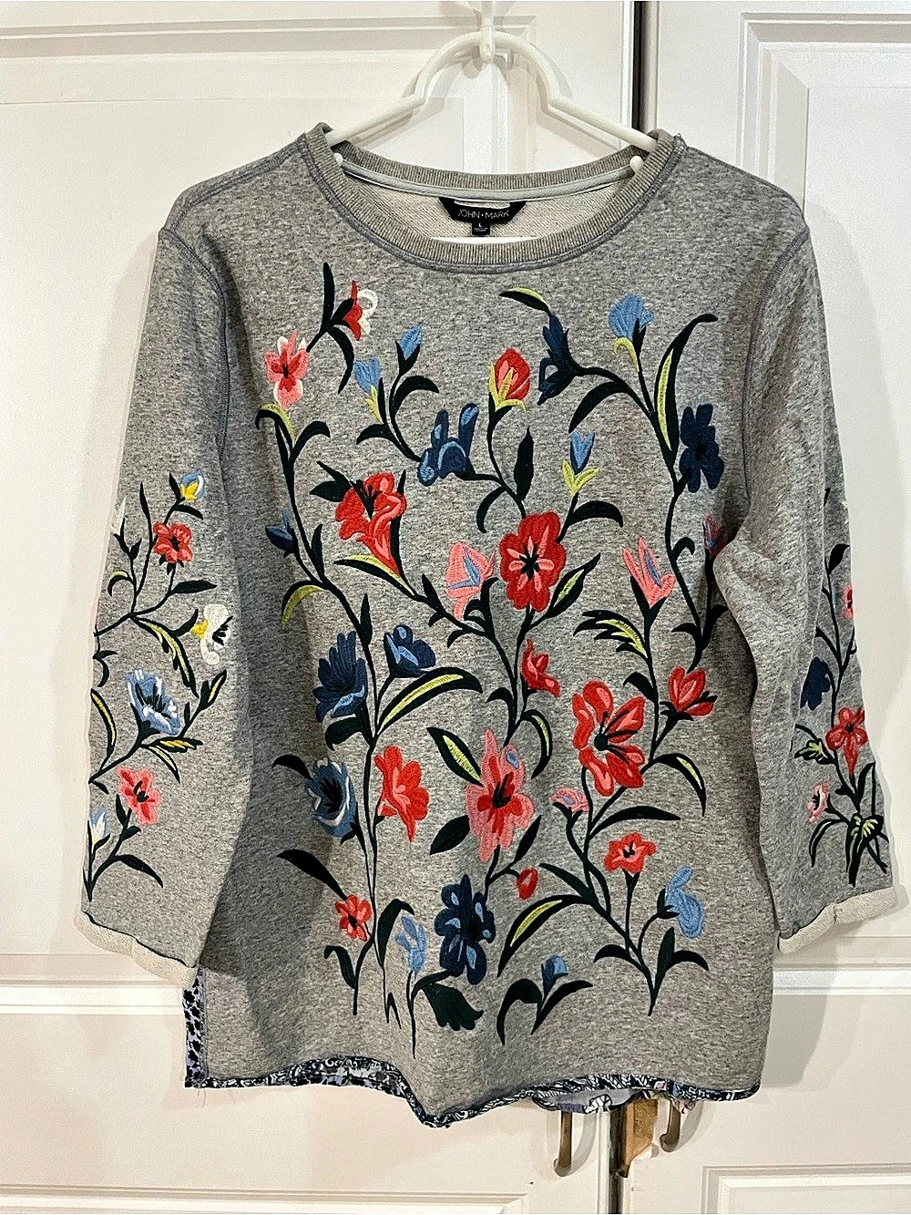 John Mark Floral Gray Top Size Large